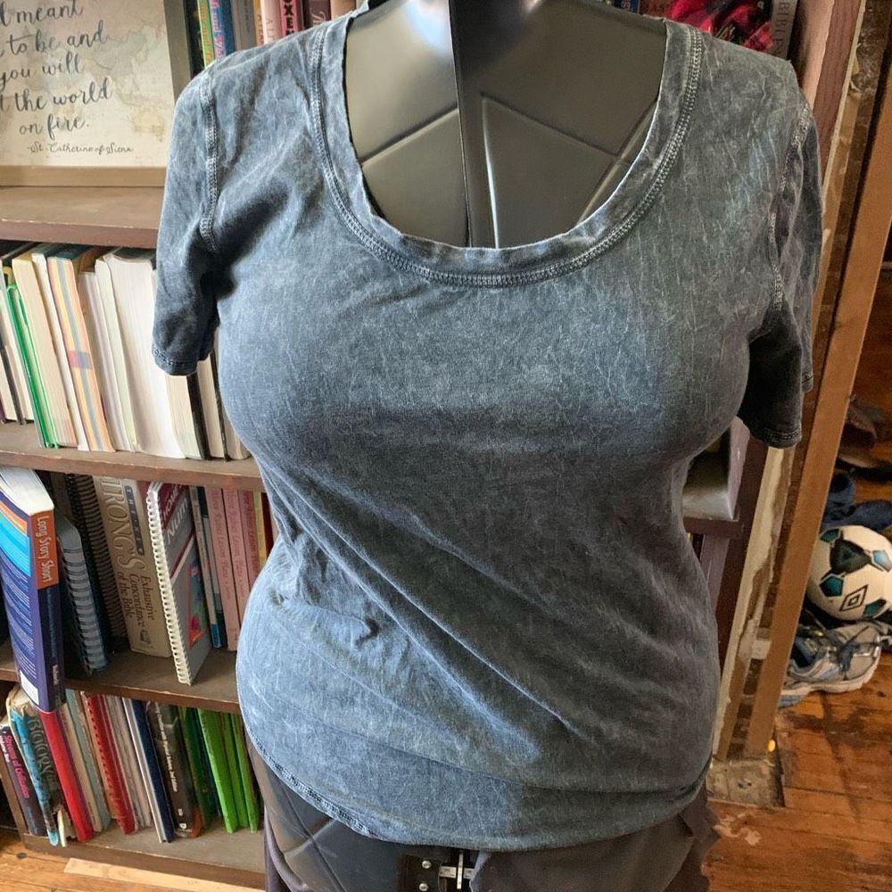 Peyton Jensen Evereve acid wash gray distressed S top